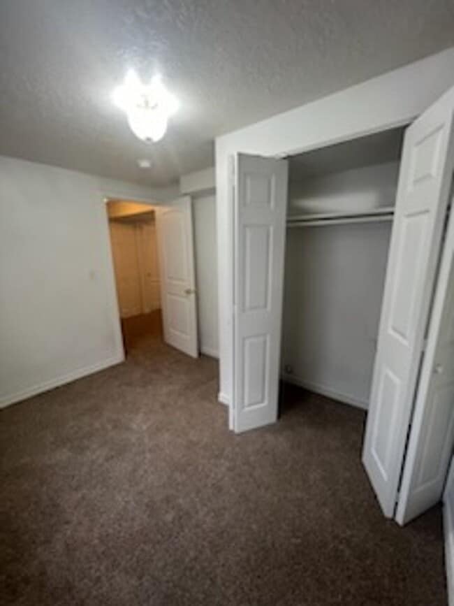 Building Photo - HUGE 6 bed 3 bath Home in Pocatello