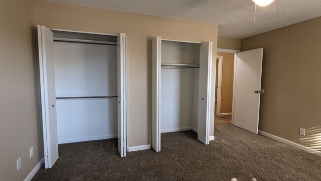 Building Photo - SPACIOUS TWO STORY 3 BED/2.5 BATH WITH FEN...