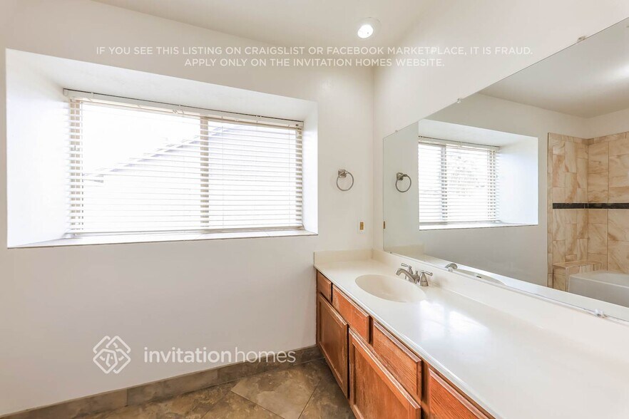 Building Photo - 8833 W Vogel Ave