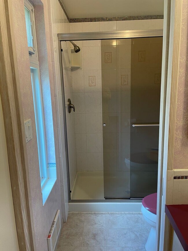 Building Photo - 2 BR/1.75 BA home in Edmonds