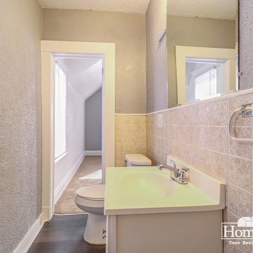 Building Photo - 4 bedrooms in River Park!