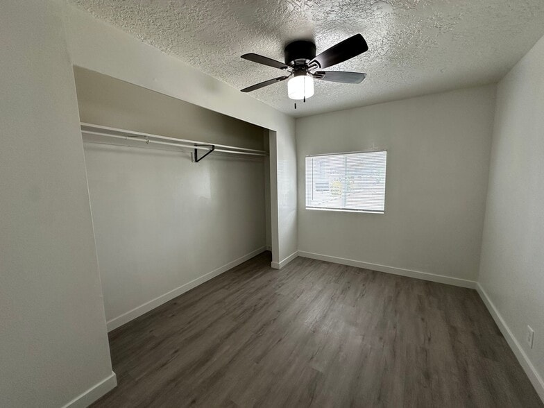 Building Photo - 951 N Redwood Rd