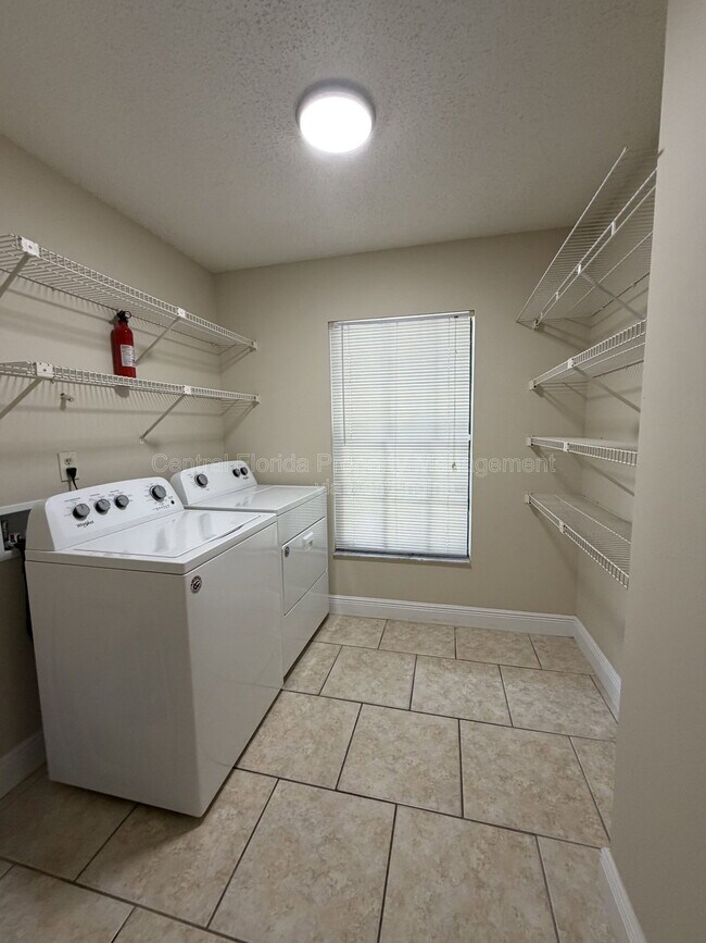 Building Photo - 10227 Comfort Cir