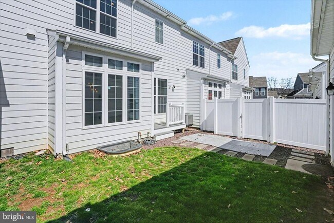 Building Photo - 205 Hoke Farm Way