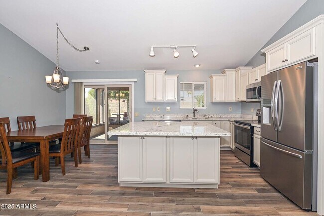 Building Photo - 14227 W Yosemite Dr