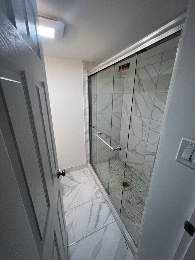 Building Photo - 1631 Dundee Rd