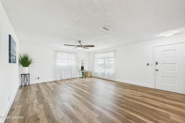 Building Photo - 4035 Oriole Ave