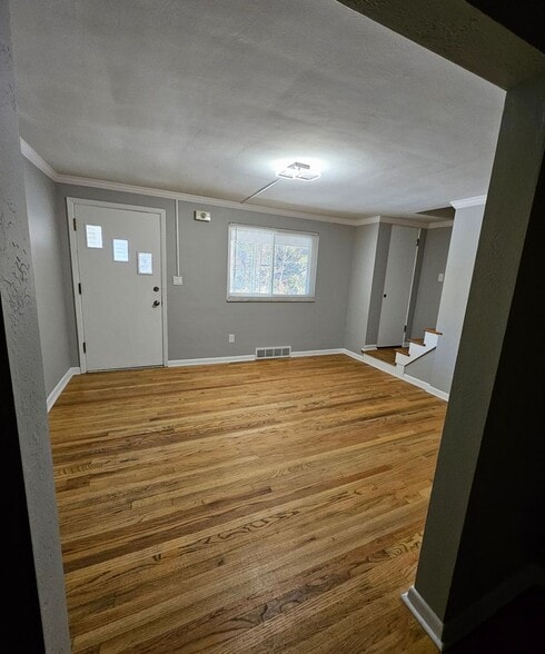 Building Photo - 2273 Pauline Ave