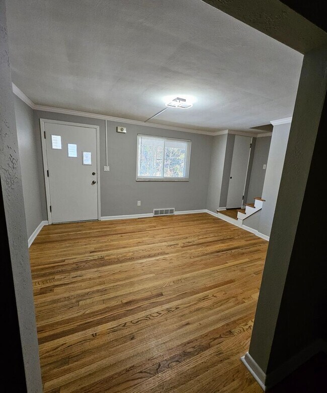 Building Photo - Well-Maintained 2BR Townhome w/ Garage, Storage & Transit Access – Beechview