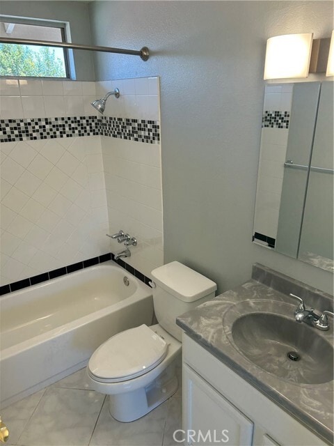 Building Photo - 21602 Cabrosa