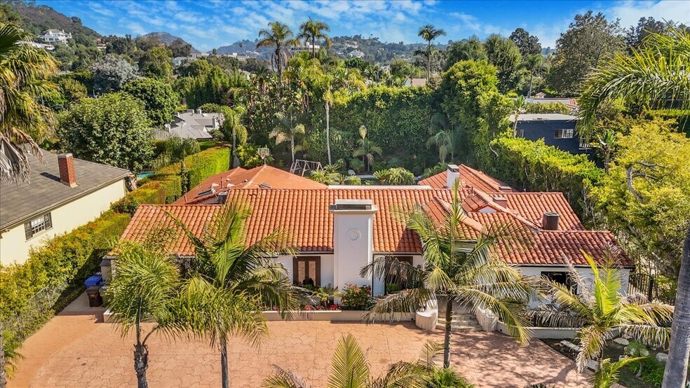 Building Photo - 114 S Layton Dr