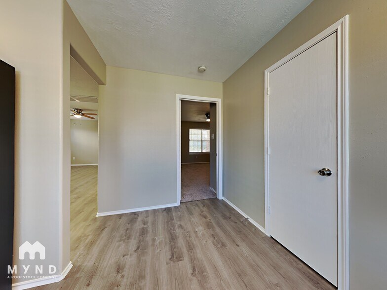 Building Photo - 9027 Farm Ridge Ln