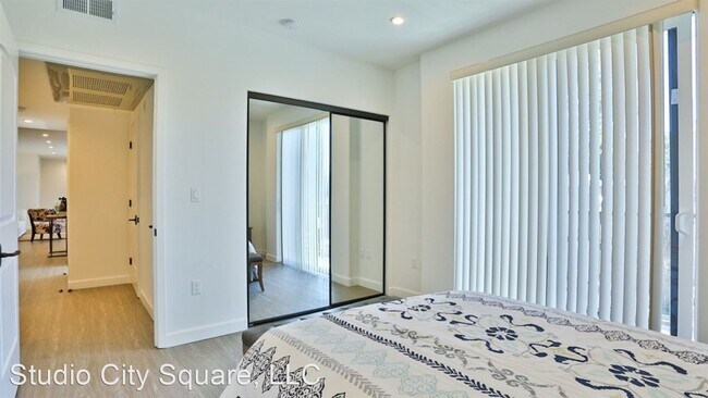 Building Photo - 12700 Moorpark St