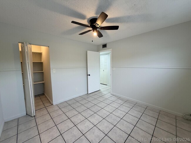 Building Photo - 6191 SW 37th St