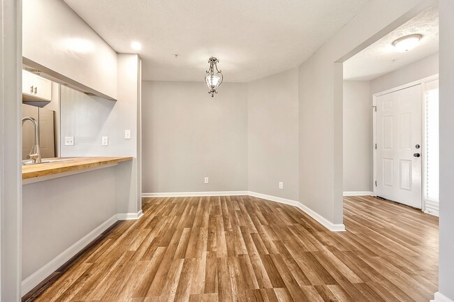 Building Photo - Up to Date Condo