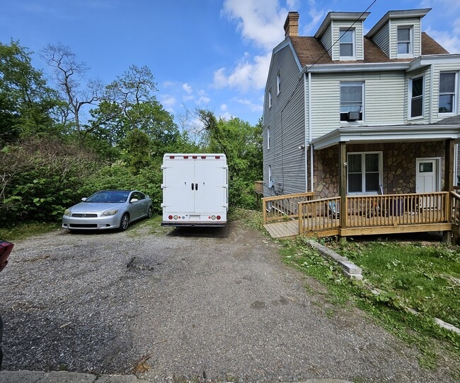 Building Photo - 804 Dubois St
