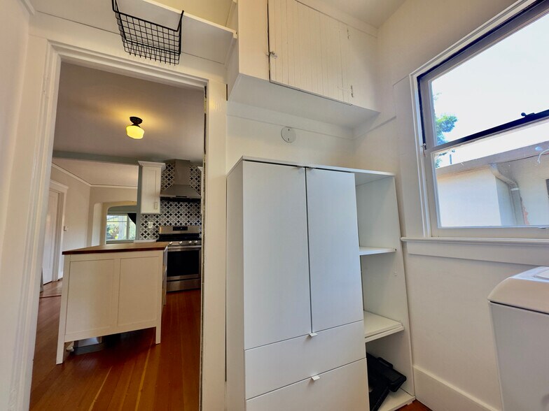 Building Photo - 2309 Derby St