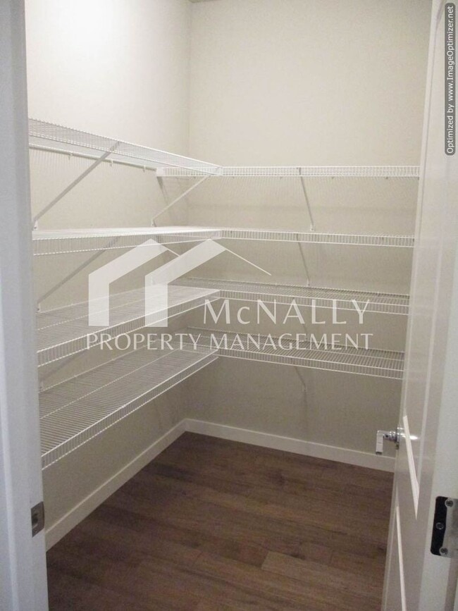 Building Photo - Spacious 4-Bedroom Home with Modern Comforts