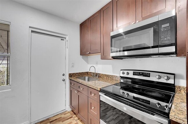 Building Photo - 1646 NE 150th St