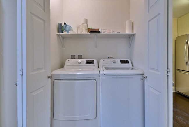 Building Photo - 7103 W Devon Ave