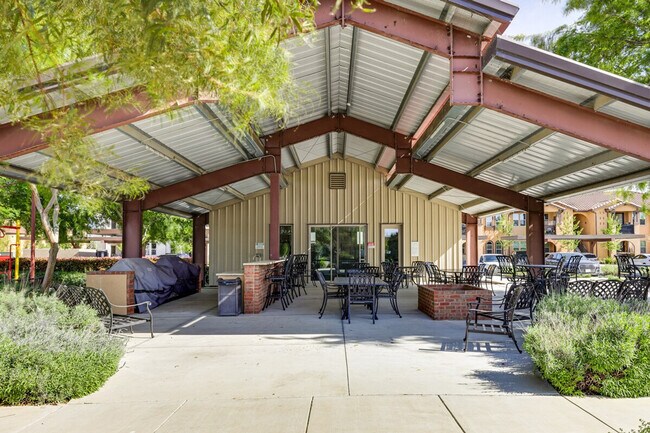 Building Photo - 140 Ivy Ave