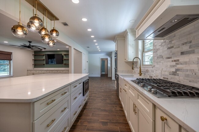 Building Photo - 10736 Pecan Dr