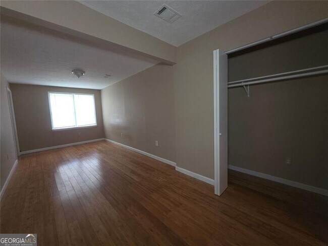 Building Photo - 220 Tuscarora Trail