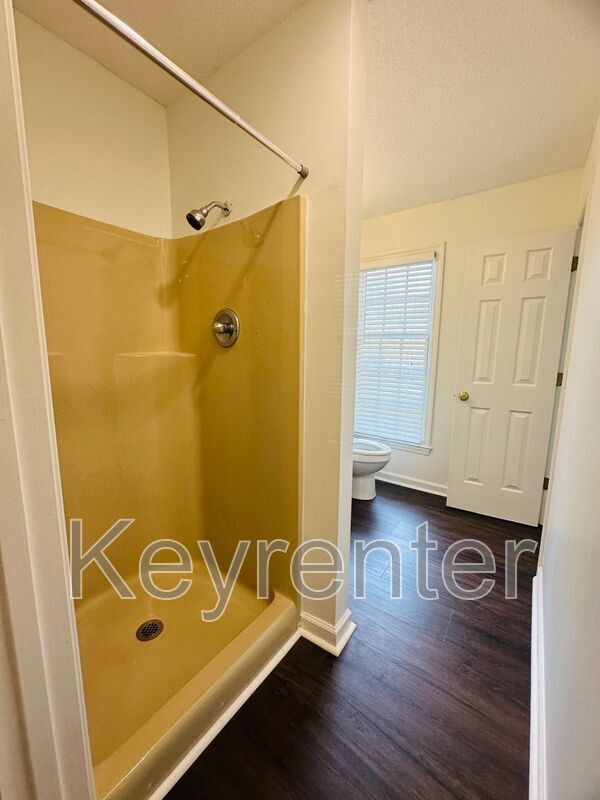 Building Photo - 132 Durwood Rd