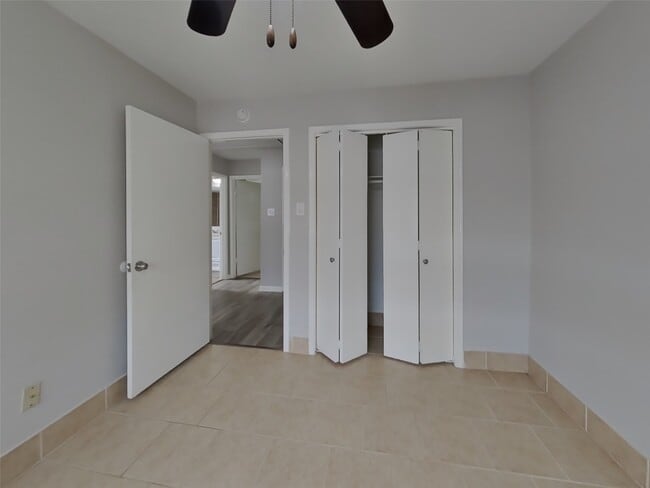 Building Photo - 7318 Foxway Ln