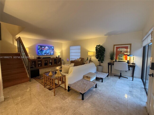 Building Photo - 4708 SW 67th Ave