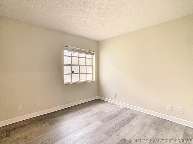 Building Photo - 1370 Cottonwood Cir
