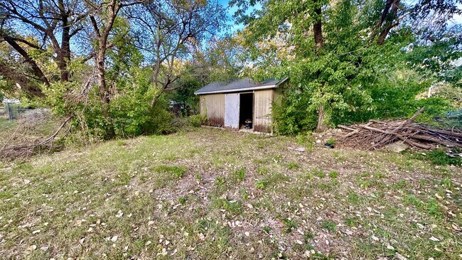 Building Photo - 11020 E Belaire