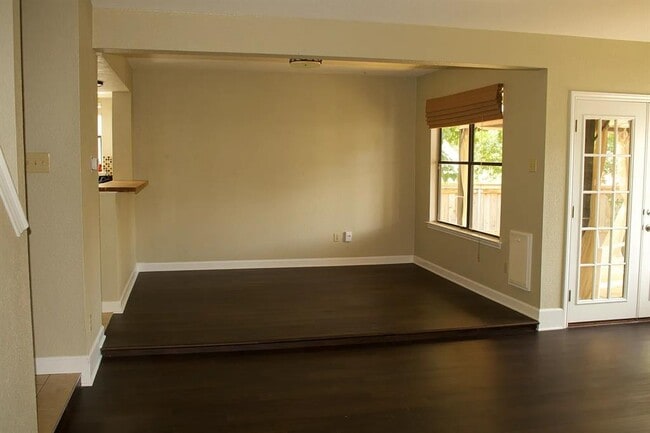 Building Photo - 2503 Monarch Dr