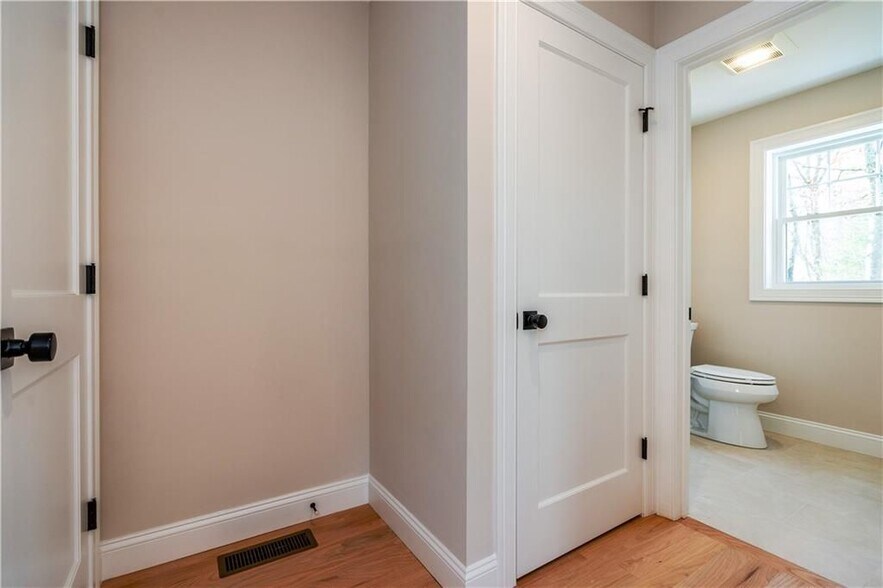 Building Photo - 1810 Kingstown Rd