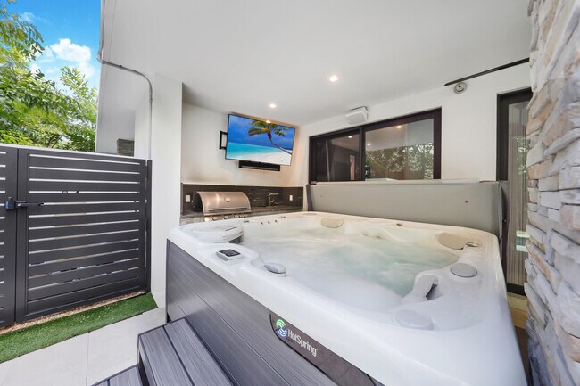 Building Photo - 106 NE 16th Terrace