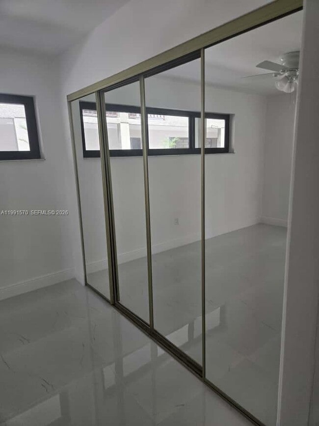 Building Photo - 5 Olive Dr