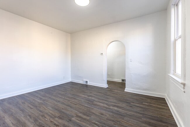 Building Photo - Available April 2026 - COMPLETELY RENOVATED 2 Bedroom Home