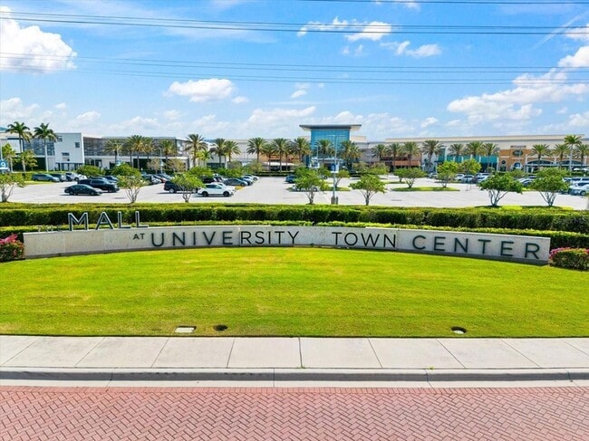 Building Photo - 5450 Bentgrass Dr