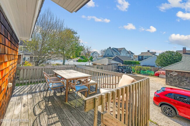 Building Photo - 632 Main Ave