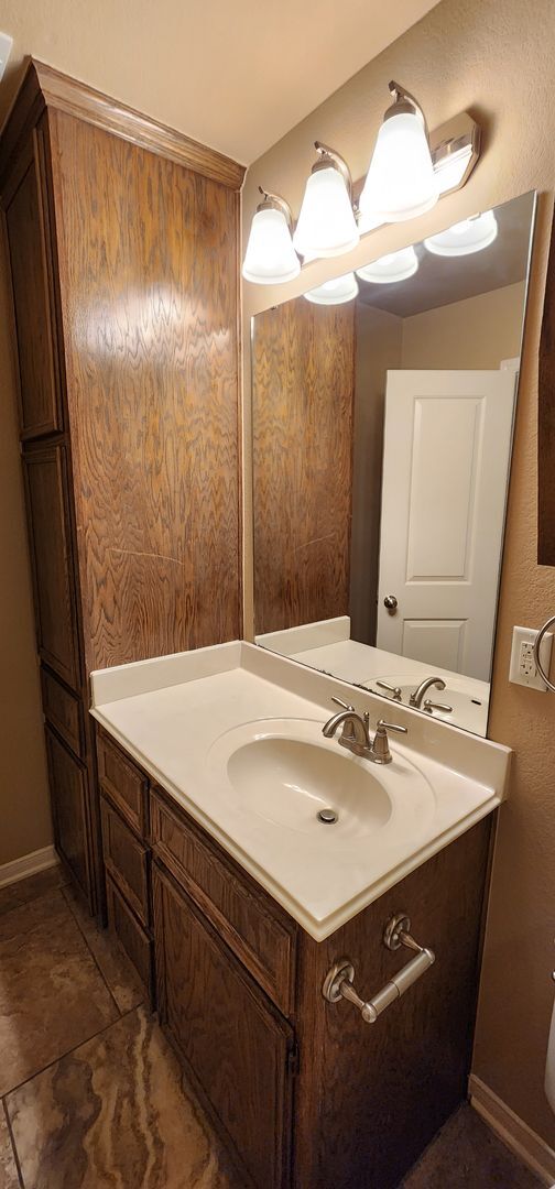 Building Photo - 3 Bed / 2 Bath Duplex - Bunny Trail Area -...