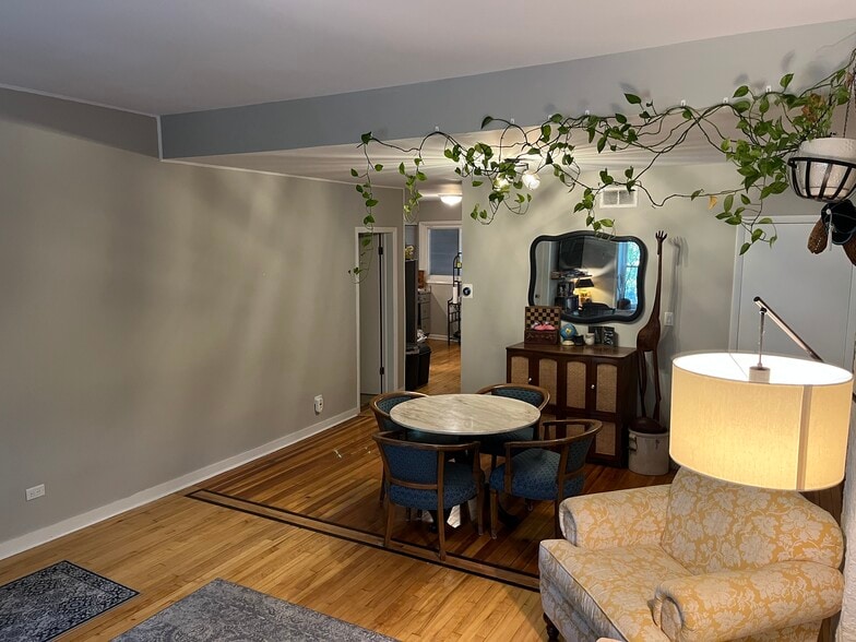 Building Photo - 4128 N Lincoln Ave