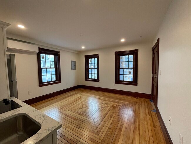 Building Photo - 41 Summer St