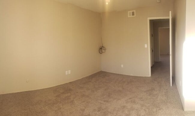 Building Photo - Well Appointed Condo with private yard!