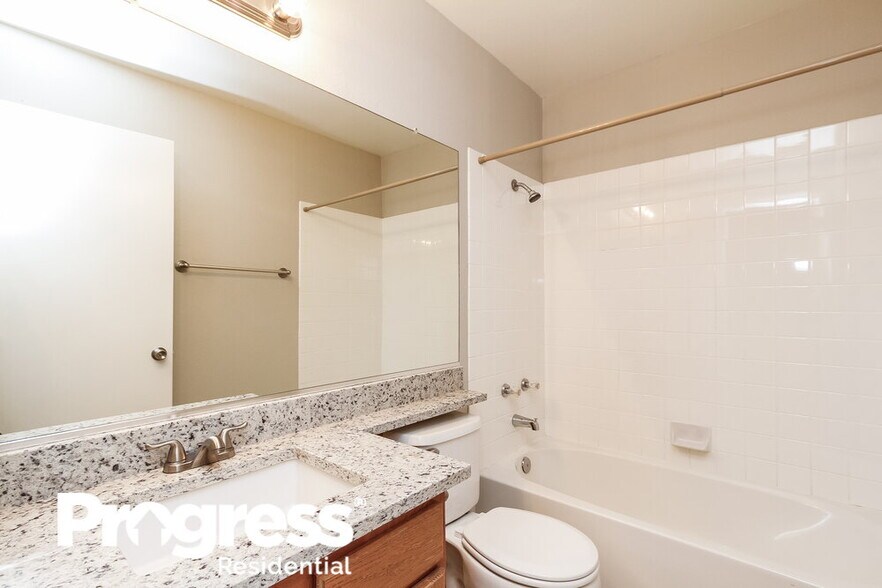 Building Photo - 5560 Merriweather Dr
