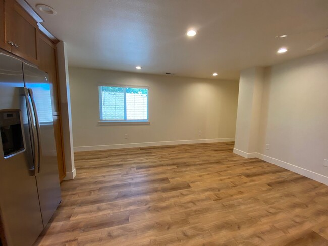 Building Photo - Downtown Vacaville High End 1Bed/1Bath