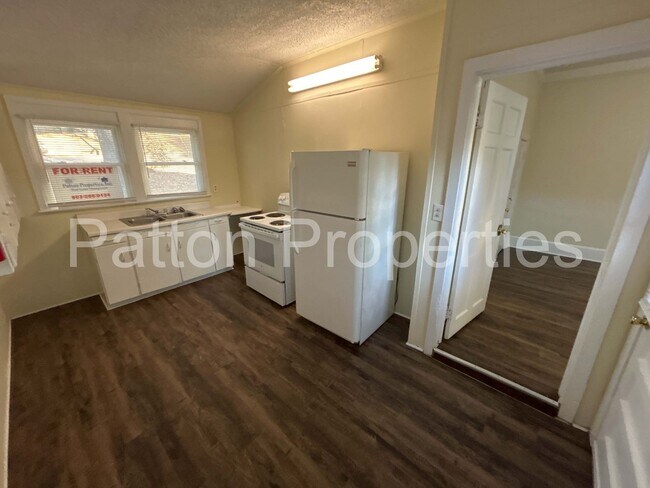 Building Photo - 2223-2225 Greene Street - Inside CoC - R11409-17-07