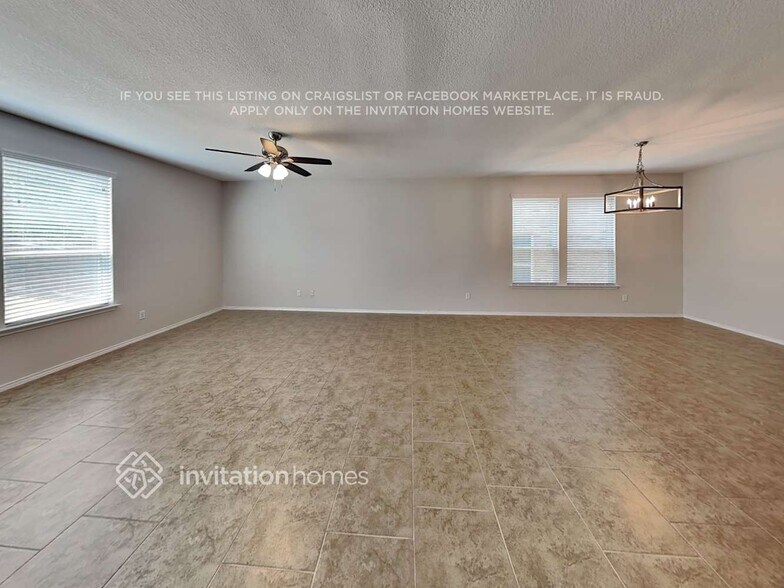 Building Photo - 1607 Crown Daisy