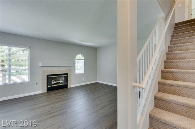 Building Photo - Charming 3-Bedroom Henderson Townhome
