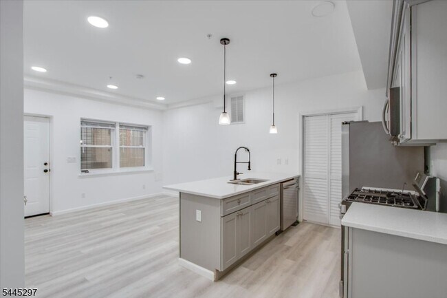 Building Photo - 500 S 18th St