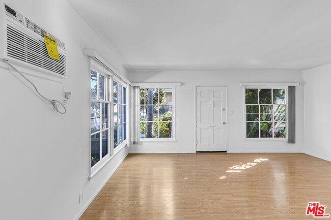 Building Photo - 1623 S Bundy Dr